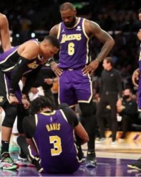 【热议】伤病频繁状态下滑 湖人是否该交易戴维斯？