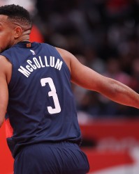 乐鱼app-特雷·杨改穿3号！奇才前两任3号分别是CJ·麦科勒姆和比尔！